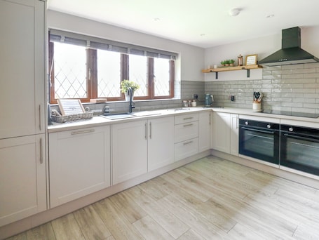 Fridge, dishwasher, cookware/dishes/utensils