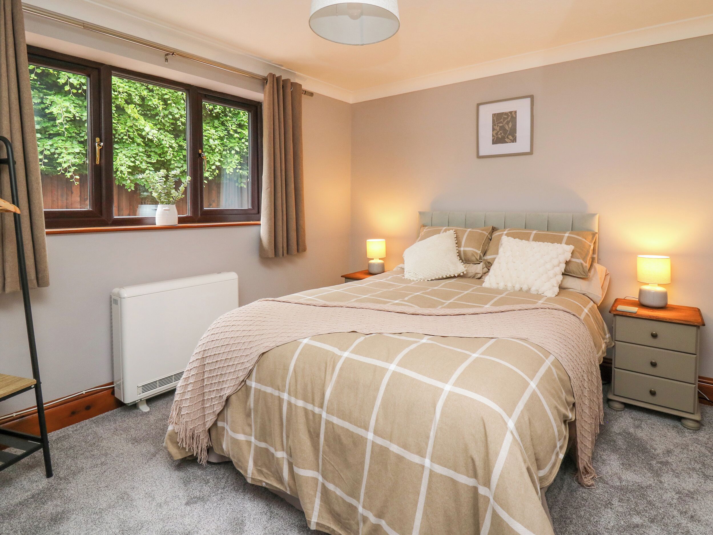 6 ห้องนอน, ห้องพักตกแต่งอย่างมีเอกลักษณ์, ตกแต่งพิเศษโดยเฉพาะ, Wi-Fi ฟรี