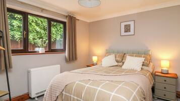 6 bedrooms, individually decorated, individually furnished, free WiFi
