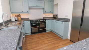 Fridge, dishwasher, cookware/dishes/utensils