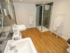 Shower - The Old Post Office (Camborne)