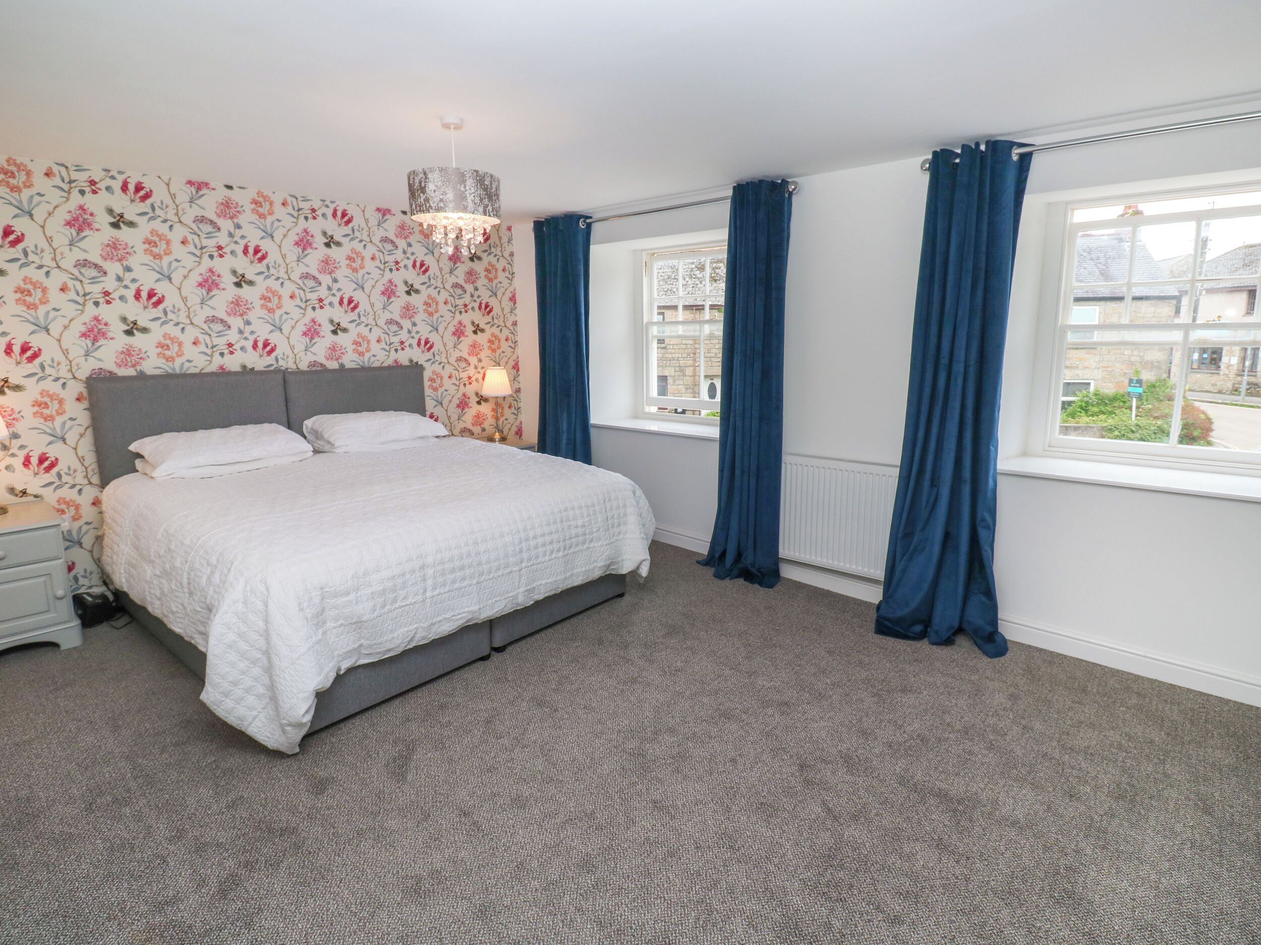 3 bedrooms, individually decorated, individually furnished, free WiFi