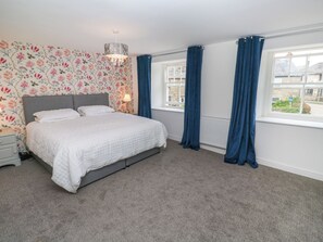 3 bedrooms, individually decorated, individually furnished, free WiFi - The Old Post Office (Camborne)