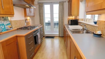 Dishwasher, electric kettle, toaster, cookware/dishes/utensils