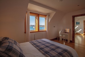 4 bedrooms, individually decorated, individually furnished, free WiFi