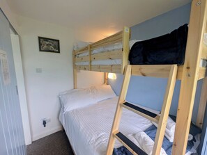 Cottage | 2 bedrooms, individually decorated, individually furnished, free WiFi