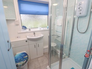 Bathroom - Culver View - Chalet 129 Sandown Bay Holiday Centre (Sandown)
