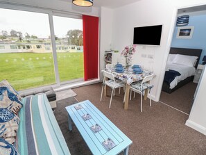 2 quartos, individualmente decorados, individualmente mobiliados