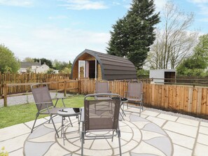 Outdoor dining - The Poddy (Swindon)