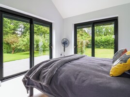 4 bedrooms, individually decorated, individually furnished, free WiFi