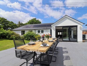 Outdoor dining - Hartgrove Farm Bungalows (Axminster)