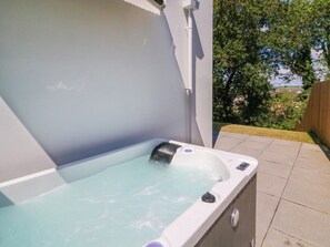 Outdoor spa tub - Valise (Bideford)