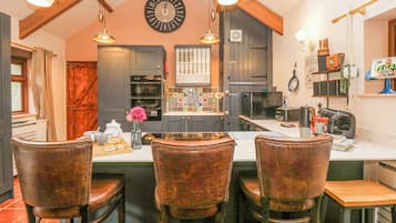 Fridge, dishwasher, cookware/dishes/utensils