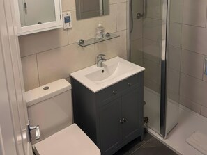 Cottage | Bathroom