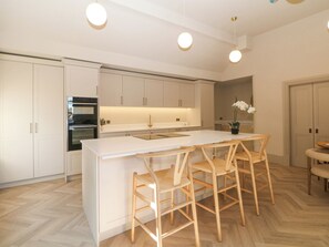 Réfrigérateur, lave-vaisselle