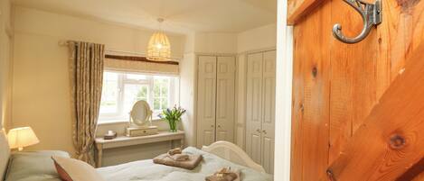 3 عدّة غرف نوم وبديكورات فريدة لكل غرفة وطراز فريد لكل وحدة