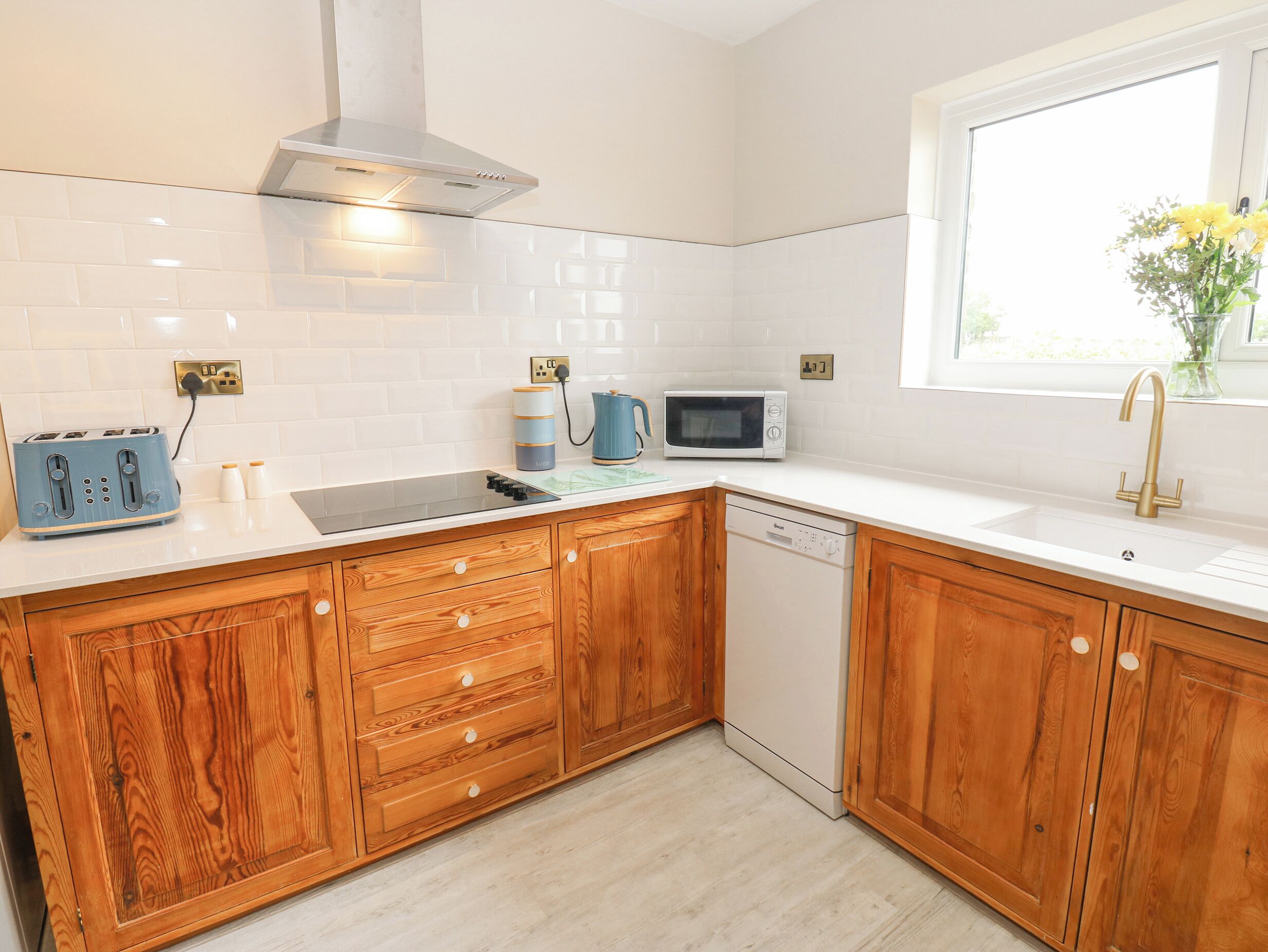 Fridge, dishwasher, electric kettle, cookware/dishes/utensils