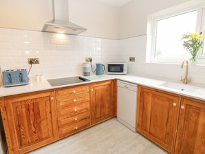 Fridge, dishwasher, electric kettle, cookware/dishes/utensils - Thornfield (Bishop Auckland)