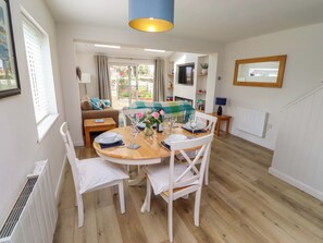 Cottage | Dining
