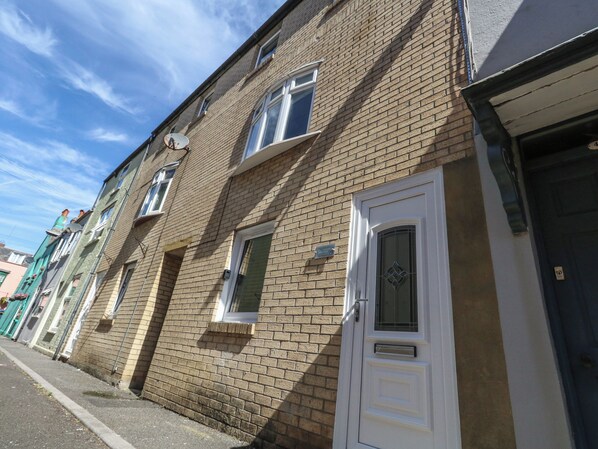 Exterior detail - Victoria House (Weymouth)