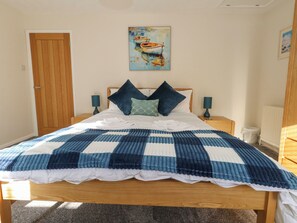 3 bedrooms, individually decorated, individually furnished, free WiFi - Victoria House (Weymouth)