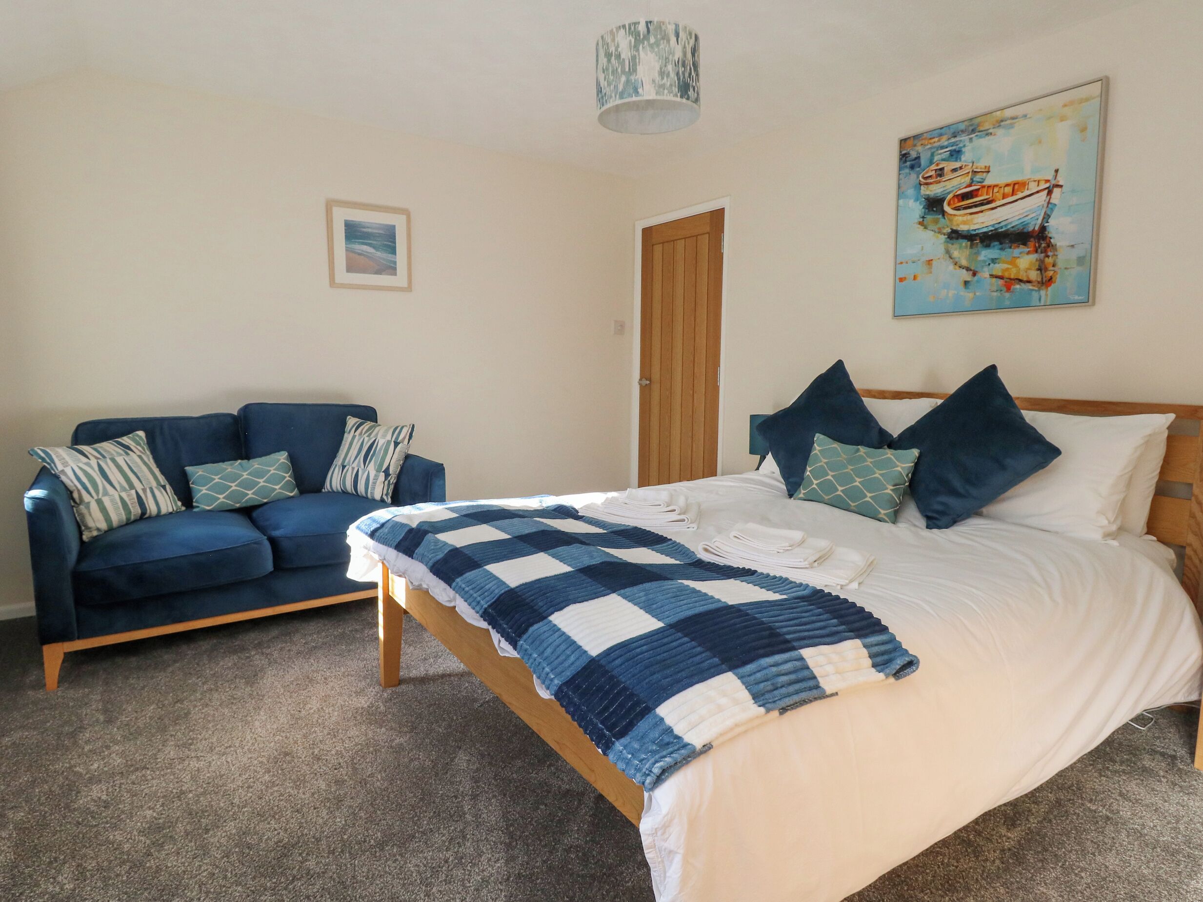 3 bedrooms, individually decorated, individually furnished, free WiFi