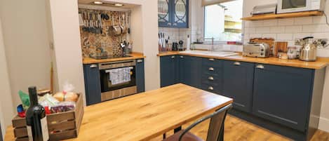 Dishwasher, cookware/dishes/utensils