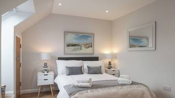 2 phòng ngủ, trang trí khác biệt