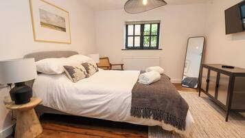 3 bedrooms, individually decorated, individually furnished, free WiFi