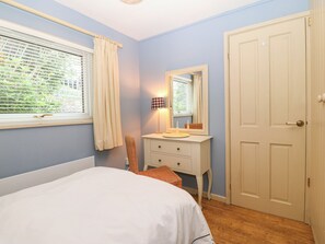 2 Schlafzimmer, individuell dekoriert, individuell eingerichtet