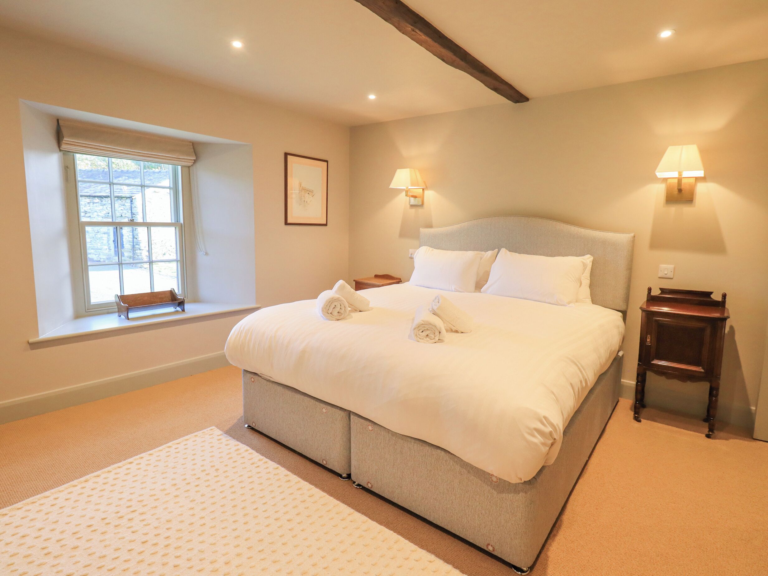 4 habitaciones, decoración personalizada y muebles diferentes 