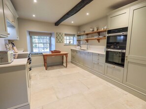 冰箱、洗碗机、电热水壶、烤面包机