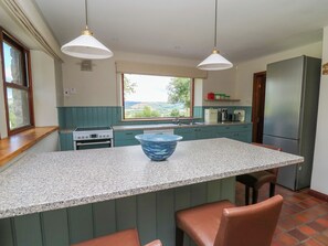 Fridge, dishwasher, cookware/dishes/utensils - Oak Apple Cottage (Presteigne)