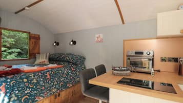 1 bedroom, individually decorated, individually furnished