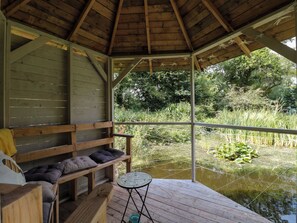 Property grounds - The Foxes Den Shepherds Hut (Bristol)
