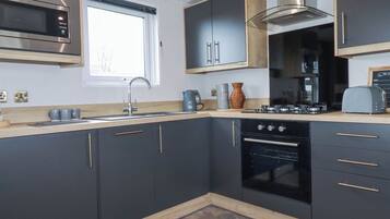 Dishwasher, cookware/dishes/utensils