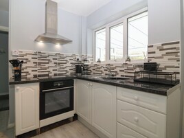 Frigorífico y utensilios de cocina