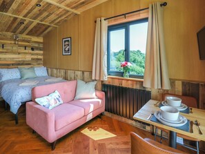 1 bedroom, individually decorated, individually furnished, free WiFi