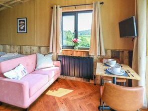 Living area - Hen's Hideaway (Rhayader)