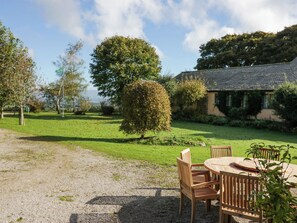 Outdoor dining - High Winder House (Penrith)