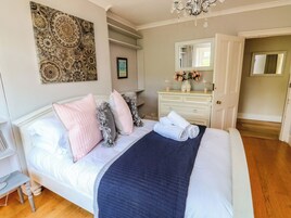 3 habitaciones, decoración personalizada y muebles diferentes
