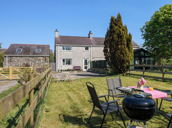 Cottage | Outdoor dining