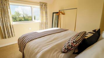 2 bedrooms, individually decorated, individually furnished, free WiFi