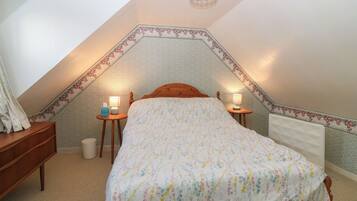 2 bedrooms, individually decorated, individually furnished, free WiFi