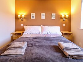 4 camere, con stile personalizzato, con arredamento individuale