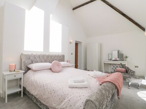 6 bedrooms, individually decorated, individually furnished, free WiFi