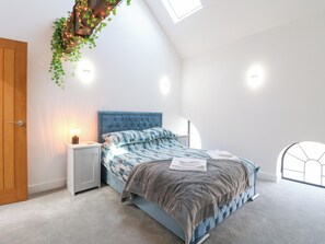6 bedrooms, individually decorated, individually furnished, free WiFi