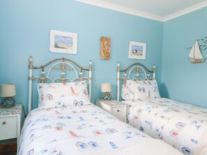 2 bedrooms, individually decorated, individually furnished, free WiFi - Hazel's Cottage (Campbeltown)