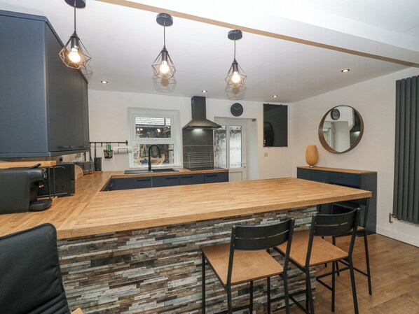 冰箱、洗碗机、电热水壶、烤面包机