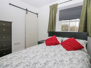 2 dormitorios, decoración individual, mobiliario individual